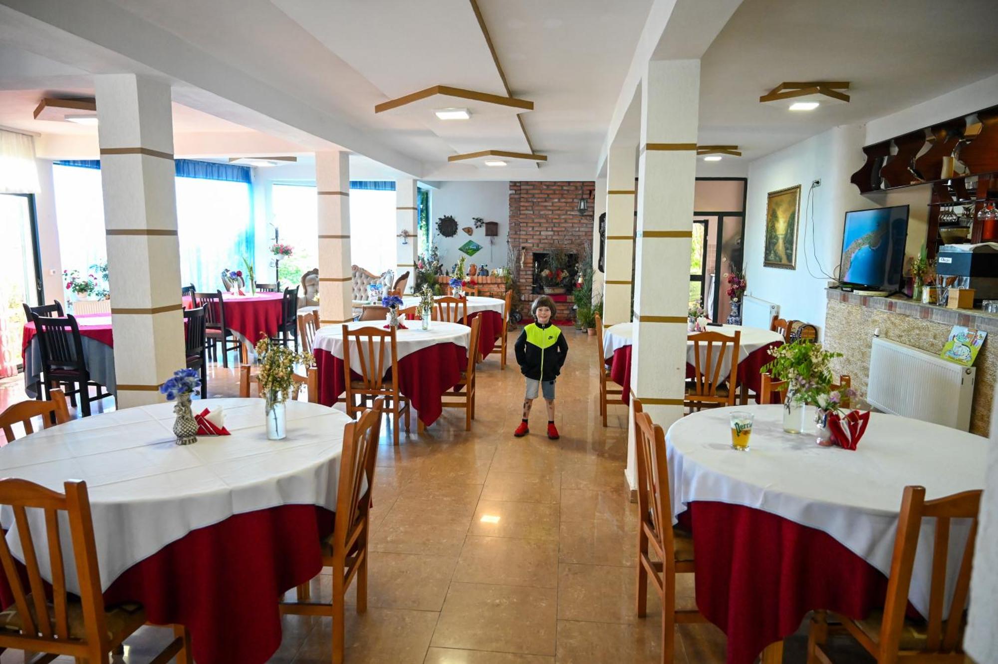 Joni Restaurant Hotel Bucimas Exterior photo