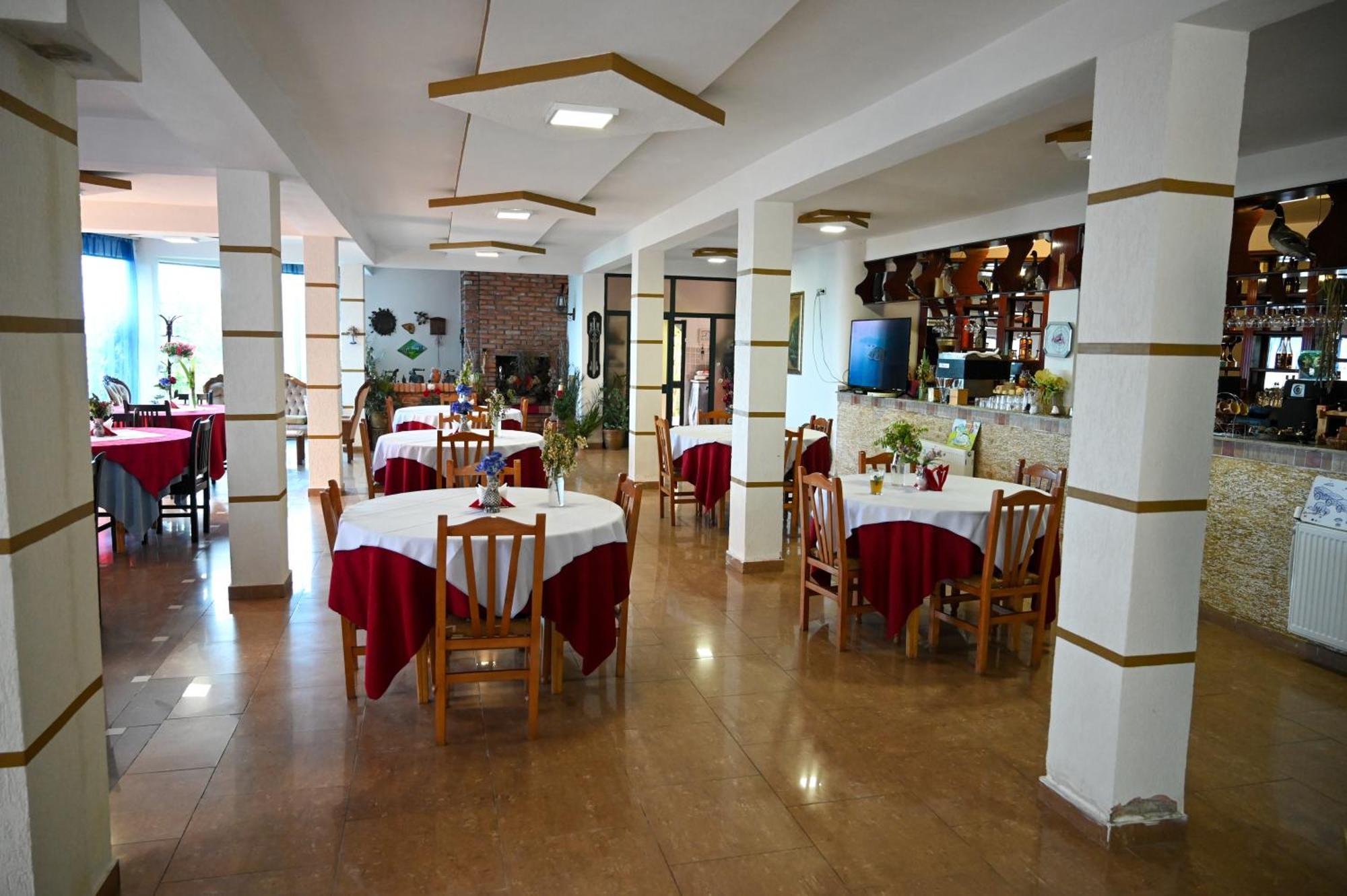 Joni Restaurant Hotel Bucimas Exterior photo