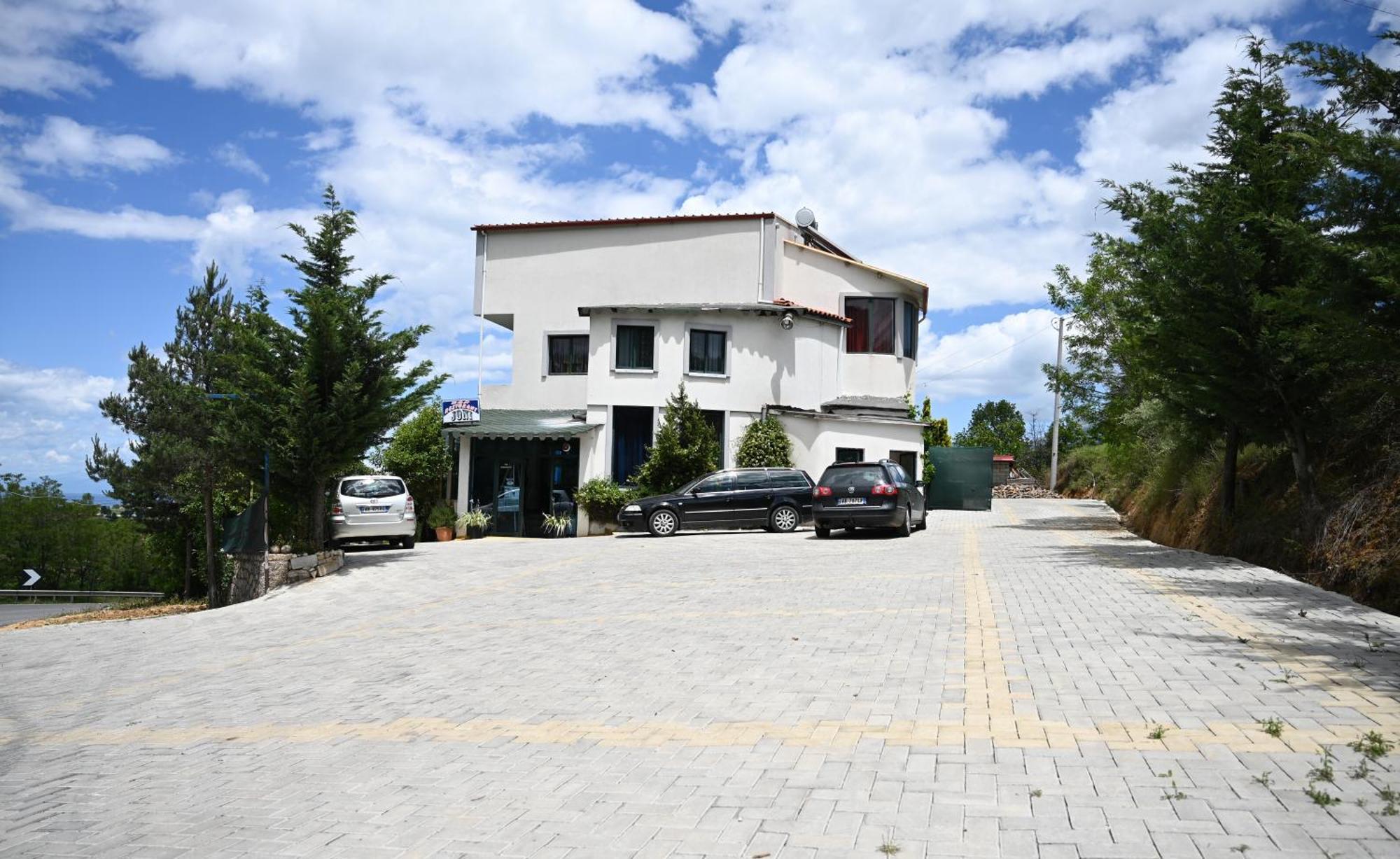 Joni Restaurant Hotel Bucimas Exterior photo