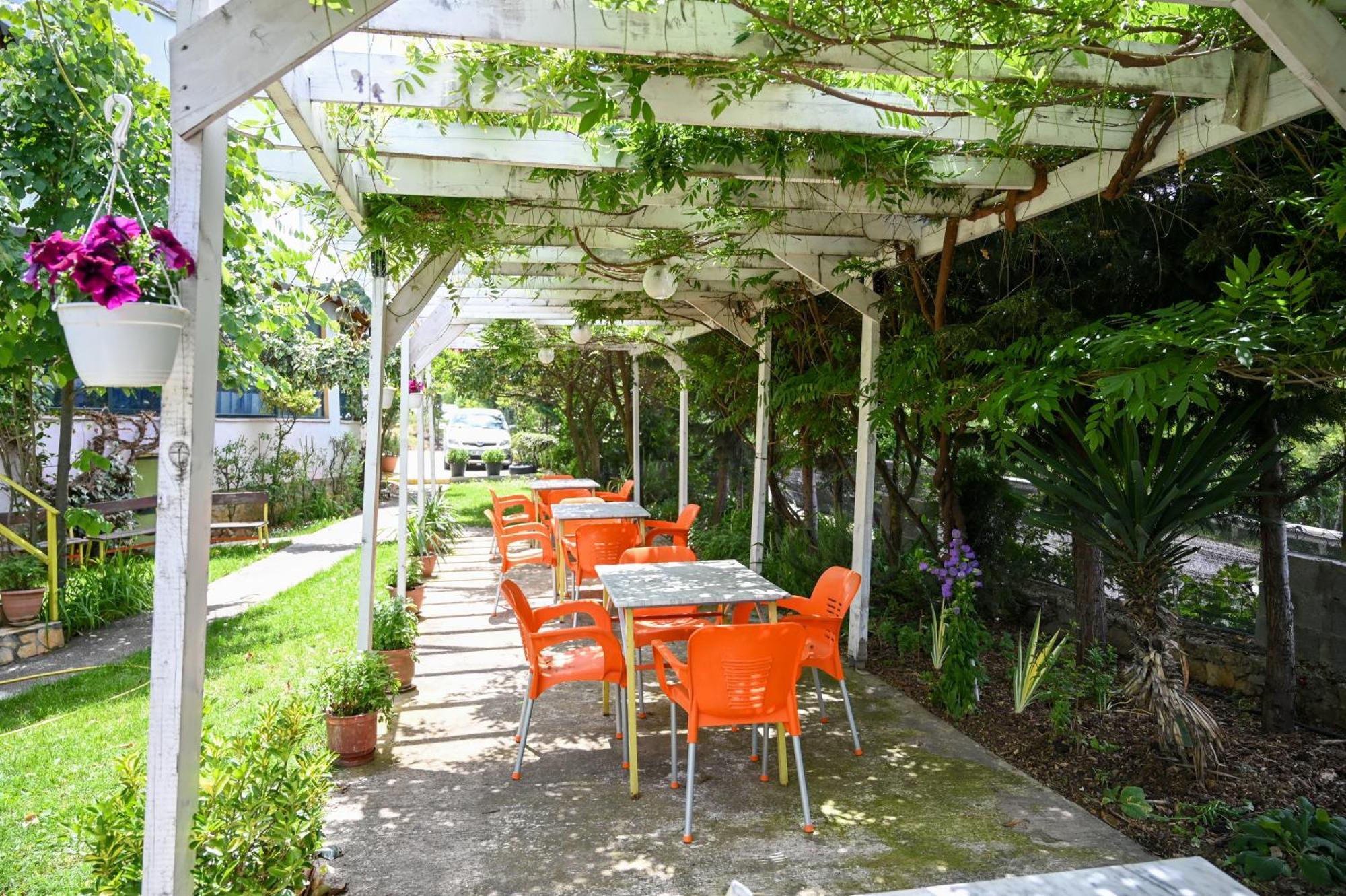 Joni Restaurant Hotel Bucimas Exterior photo