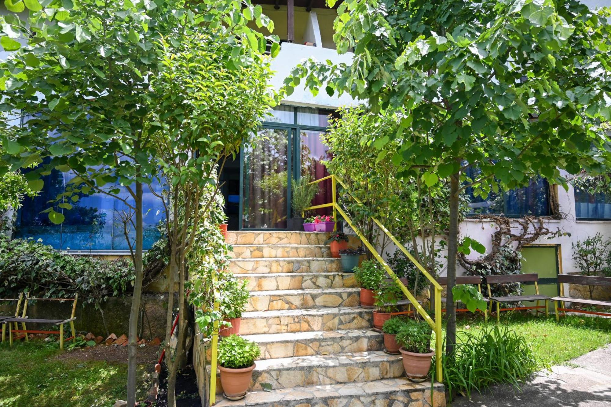 Joni Restaurant Hotel Bucimas Exterior photo